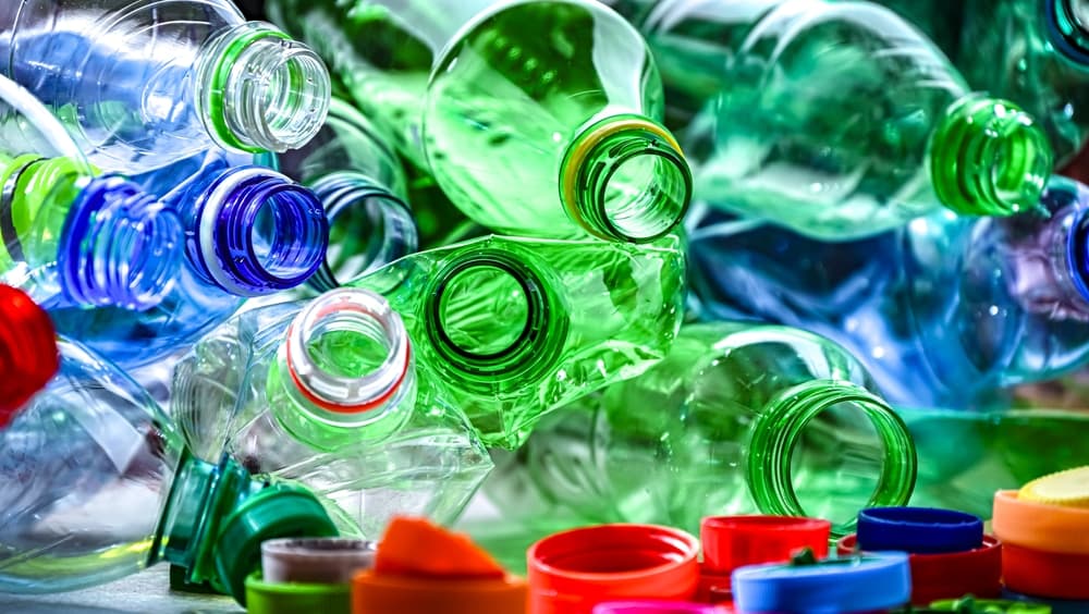 recyclable-pile-of-plastic-bottles